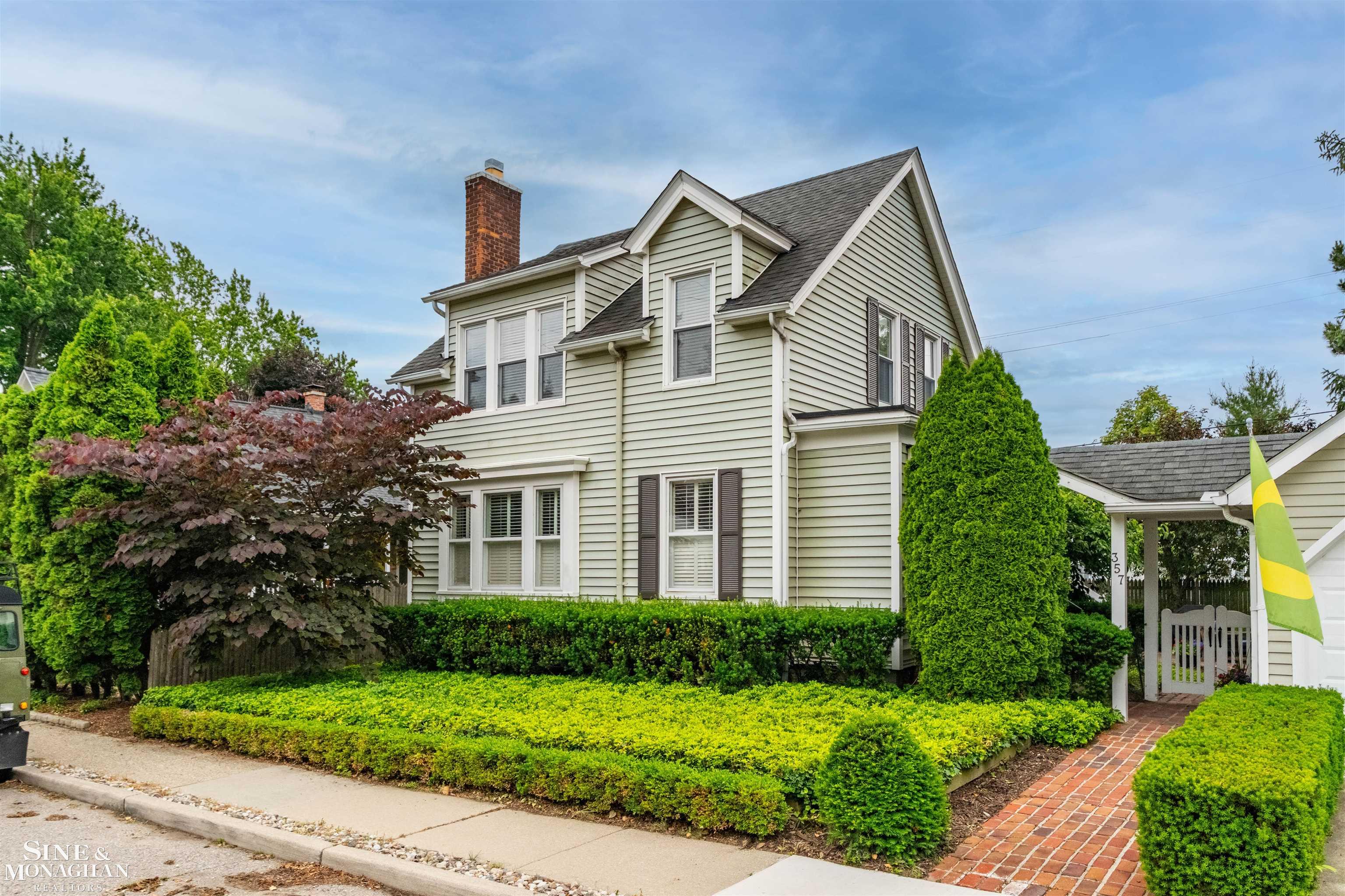 357 Roosevelt Place Grosse Pointe, MI 48230 - Photo 3 of 52