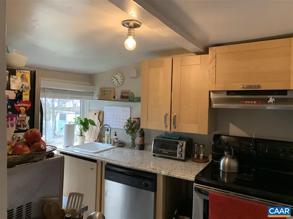 $2,000 | 804 Hinton Avenue, Unit B, Charlottesville, VA 22902