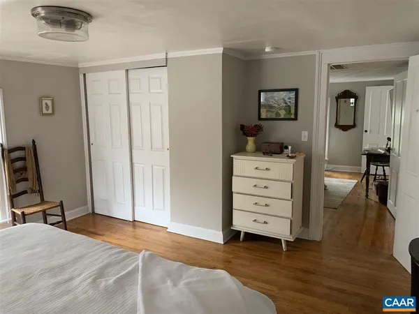 $2,000 | 804 Hinton Avenue, Unit B, Charlottesville, VA 22902