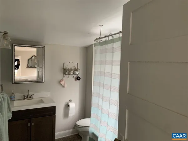 $2,000 | 804 Hinton Avenue, Unit B, Charlottesville, VA 22902