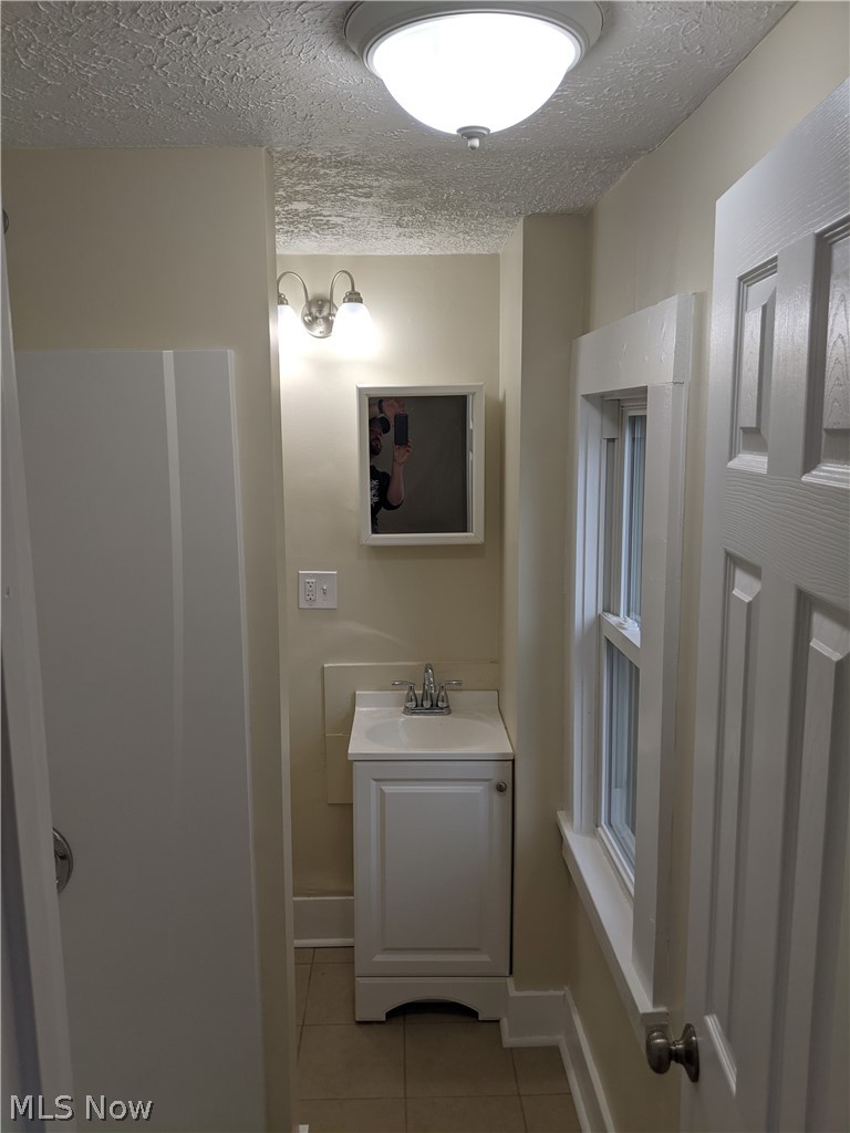 696 Patterson Avenue Akron, OH 44310 - Photo 6 of 19 Master bath