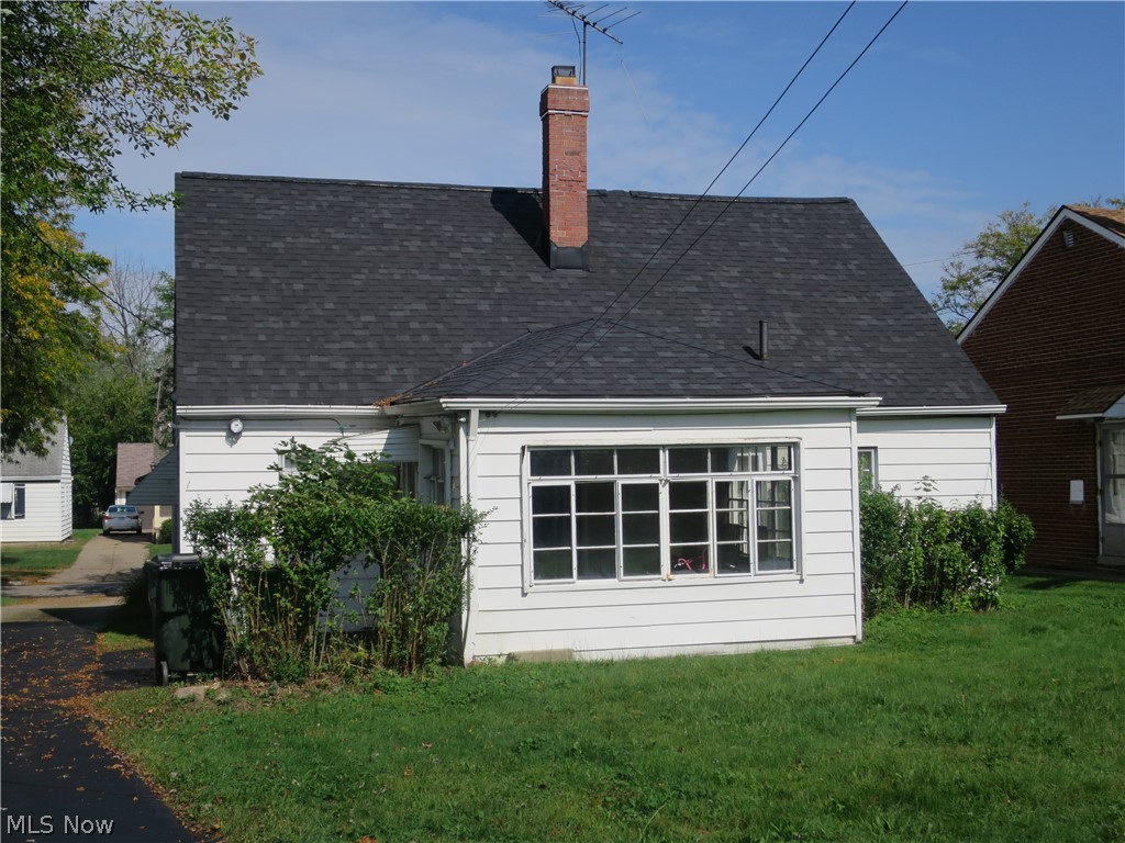2299 Ashurst Road Cleveland, OH 44118 - Photo 3 of 5