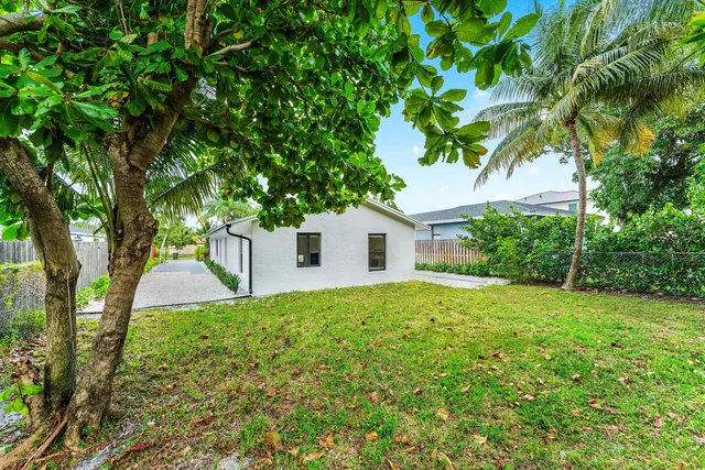 $895,000 | 608 Southeast 2nd Avenue, Delray Beach, FL 33483