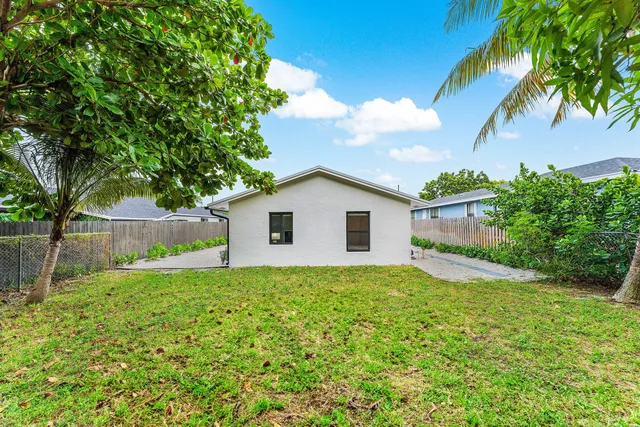 $895,000 | 608 Southeast 2nd Avenue, Delray Beach, FL 33483