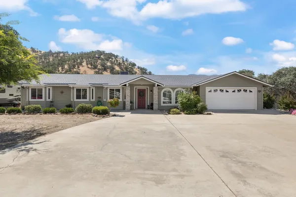 $440,000 | 6873 Rodeo Drive, Sanger, CA 93657