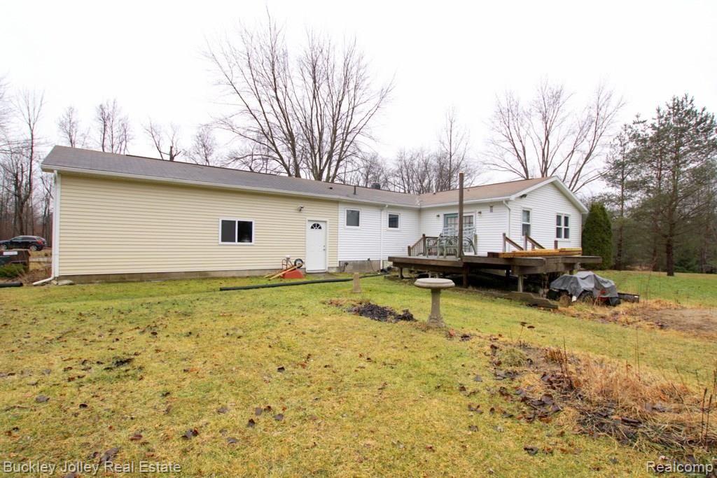 1748 Peavy Road Howell, MI 48843 - Photo 19 of 22 Vinyl Exterior