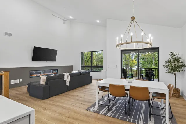 $1,250,000 | 11526 54th Street Southeast, Clear Lake, MN 55319