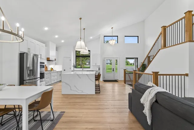 $1,250,000 | 11526 54th Street Southeast, Clear Lake, MN 55319