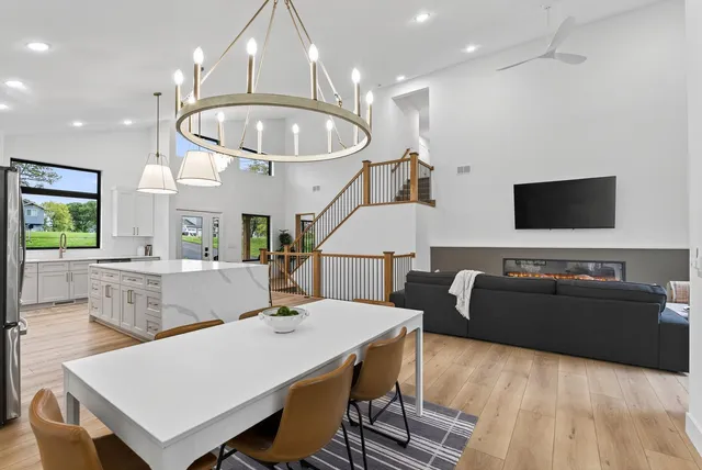 $1,250,000 | 11526 54th Street Southeast, Clear Lake, MN 55319