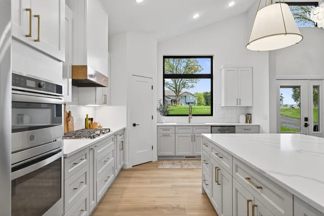 $1,250,000 | 11526 54th Street Southeast, Clear Lake, MN 55319