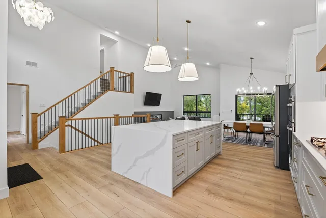 $1,250,000 | 11526 54th Street Southeast, Clear Lake, MN 55319