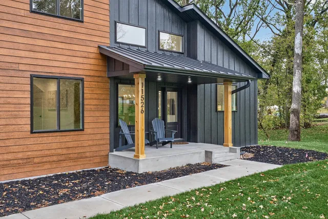 $1,250,000 | 11526 54th Street Southeast, Clear Lake, MN 55319