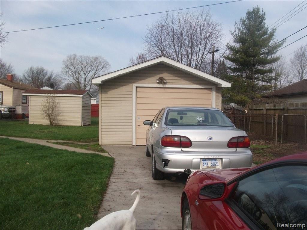 26008 Beverly Road Taylor, MI 48180 - Photo 14 of 21 garage