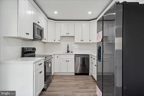 $399,900 | 331 Indian Creek Drive, Levittown, PA 19057