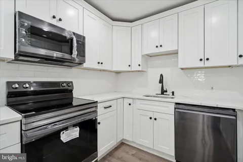 $399,900 | 331 Indian Creek Drive, Levittown, PA 19057