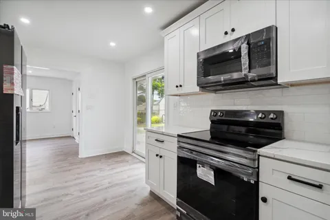 $399,900 | 331 Indian Creek Drive, Levittown, PA 19057