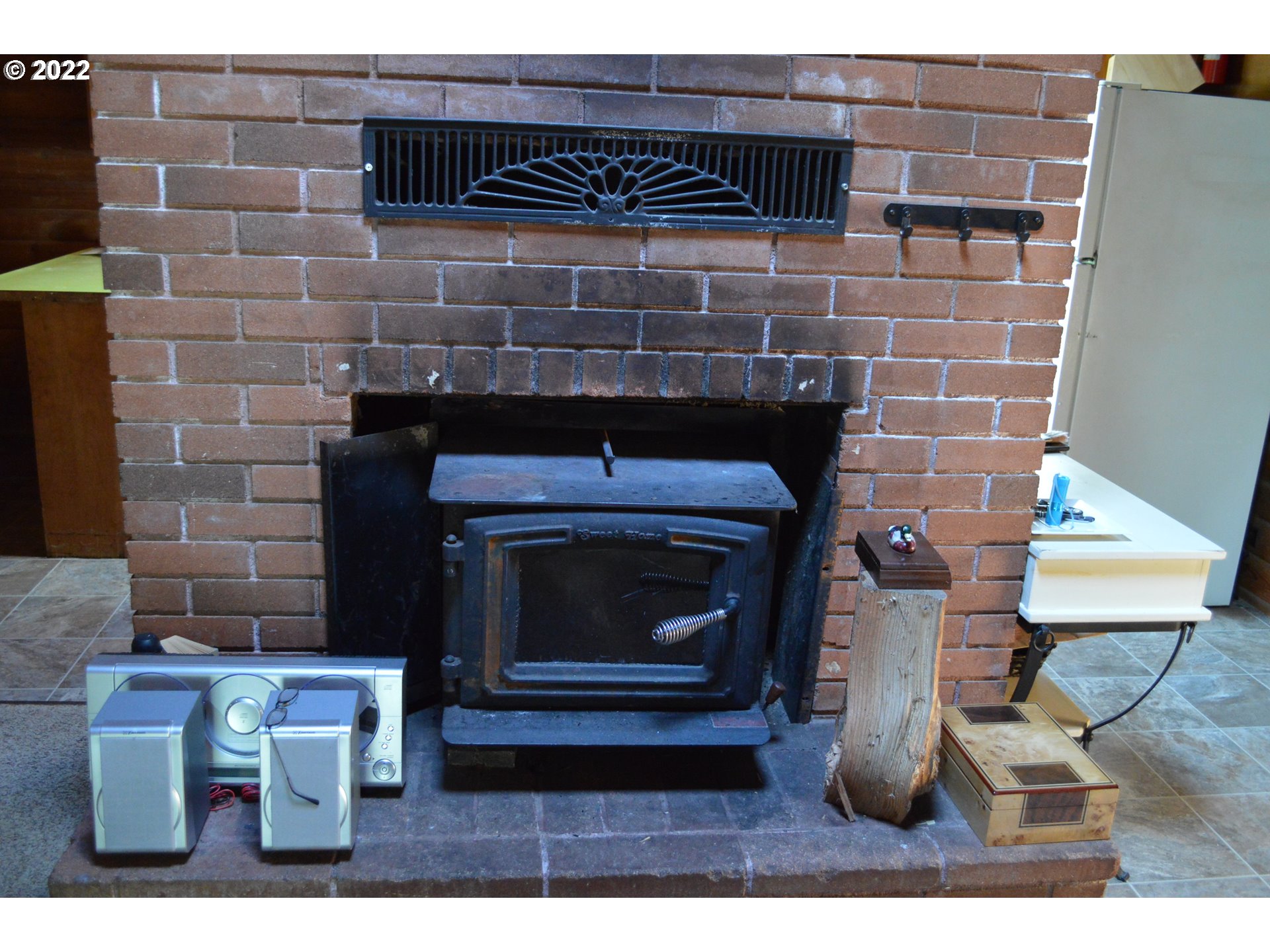 67193 East Barlow Trail Road Rhododendron, OR 97049 - Photo 17 of 19 a stove top oven sitting inside of a kitchen