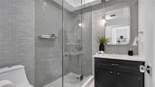 $4,095 | 1347 Seward Street, Los Angeles, CA 90028