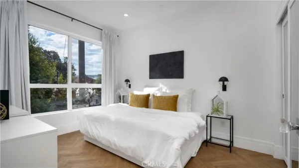 $4,095 | 1347 Seward Street, Los Angeles, CA 90028