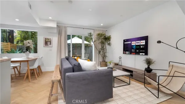 $4,095 | 1347 Seward Street, Los Angeles, CA 90028