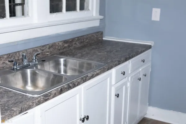 a close view of sink and tap