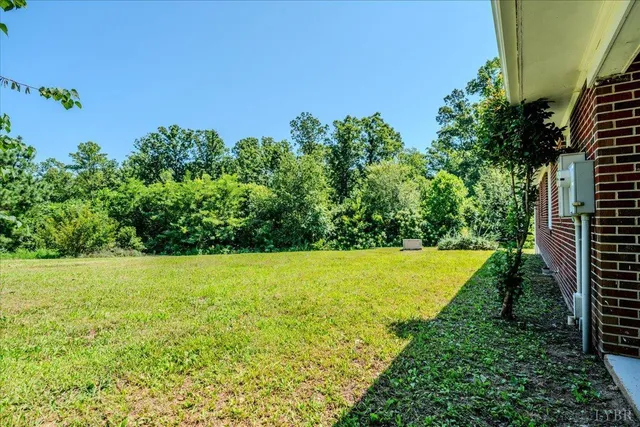 a view of a large yard with lots of green space