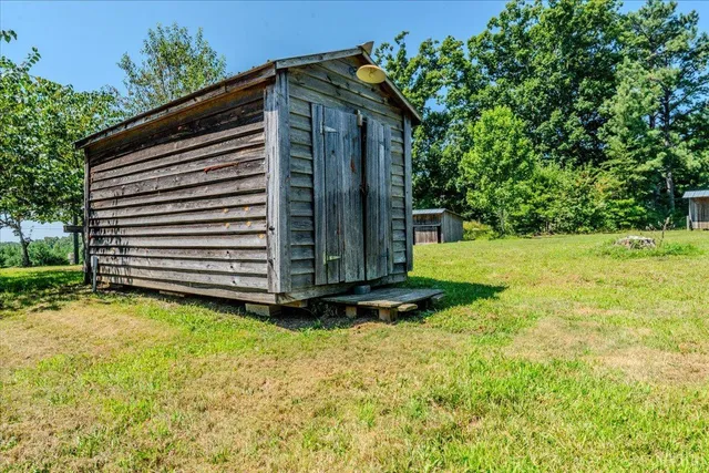 a view of a backyard with small cabin
