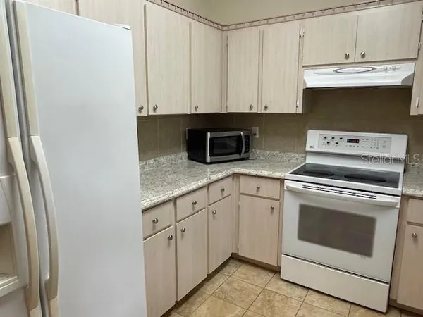 $1,800 | 825 Mary Frank Court, Mount Dora, FL 32757
