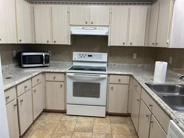 $1,800 | 825 Mary Frank Court, Mount Dora, FL 32757