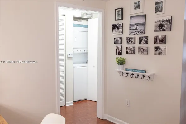 a picture of table and chairs