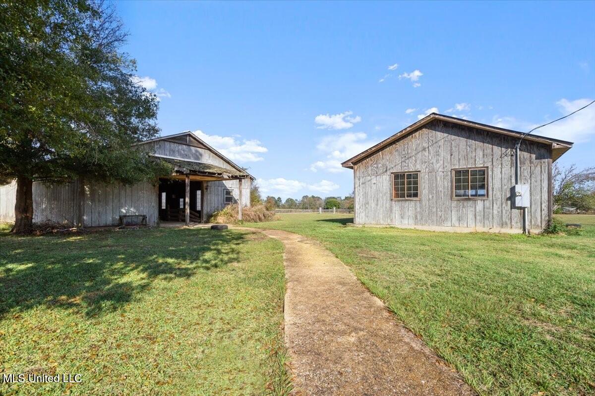 2139 Union Church Road Magnolia, MS 39652 - Photo 3 of 17 garage and barn