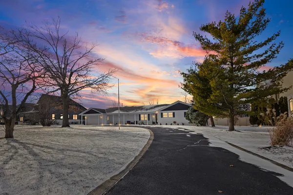 $1,550,000 | 2390 White Oak Drive, Northbrook, IL 60062