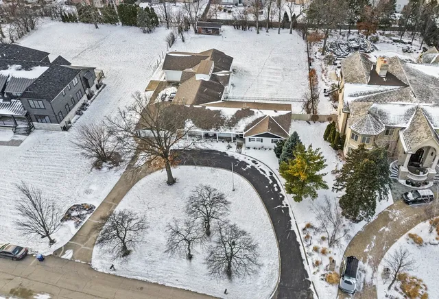 $1,550,000 | 2390 White Oak Drive, Northbrook, IL 60062