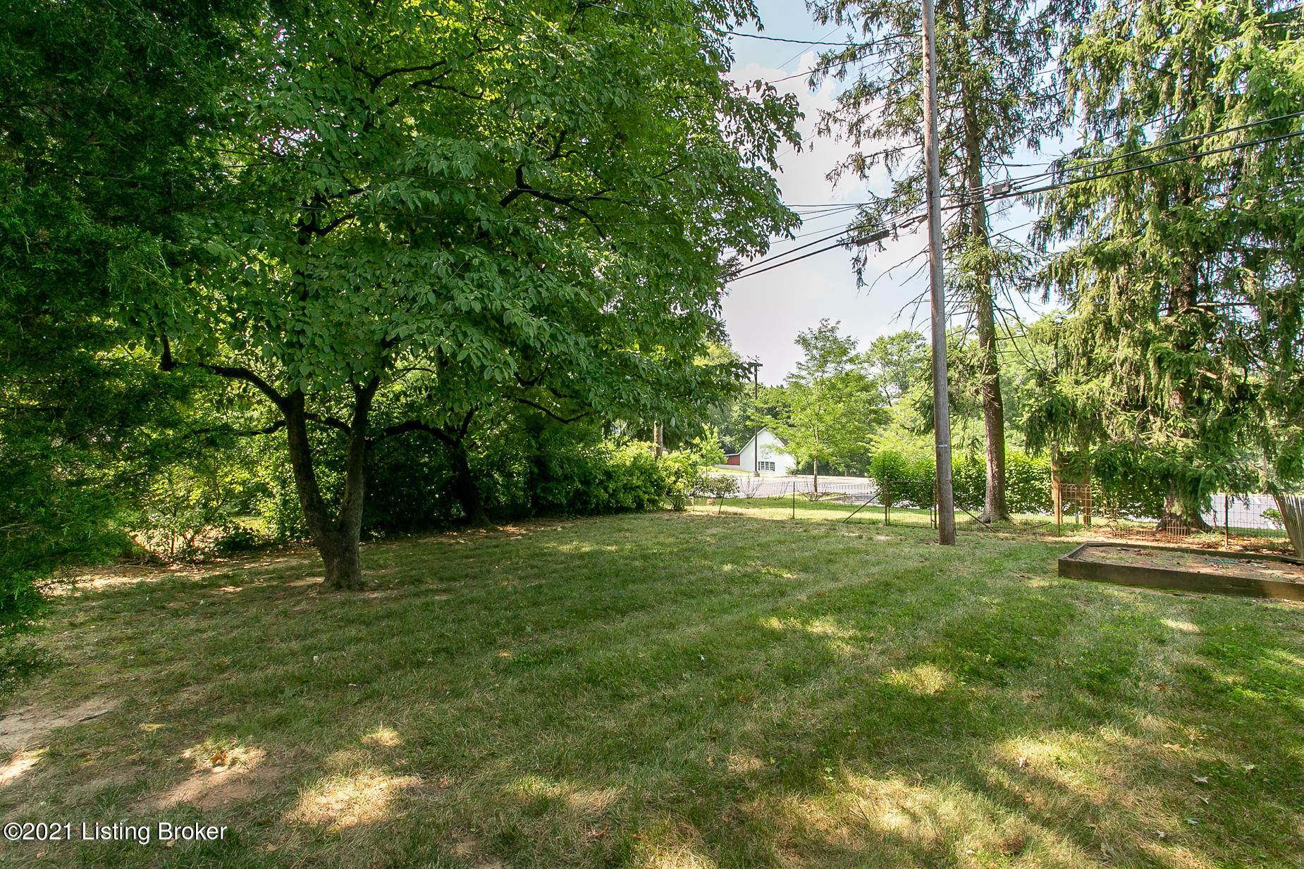 706 Indian Ridge Road Louisville, KY 40207 - Photo 33 of 36 706 Indian Ridge Rd-41