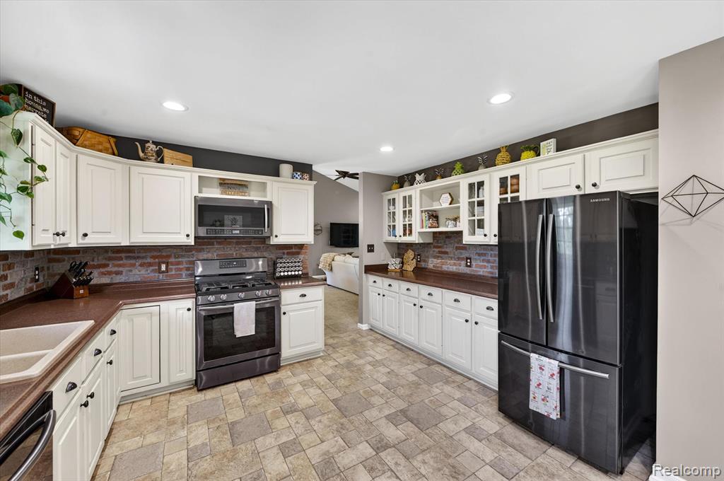7659 Clyde Road Fenton, MI 48430 - Photo 15 of 52