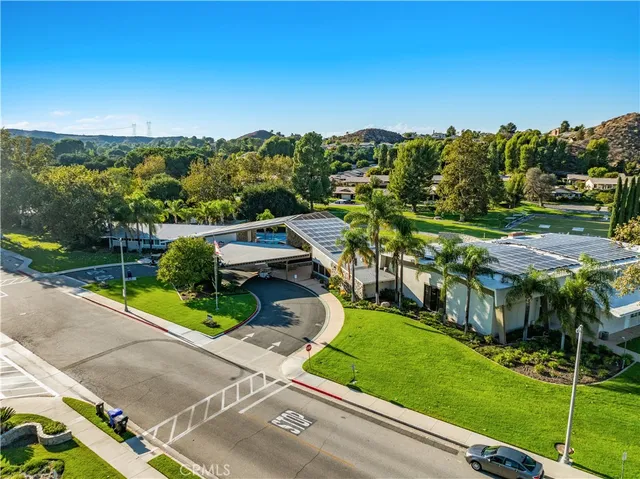 $325,000 | 19126 Avenue Of The Oaks, Unit C, Newhall, CA 91321