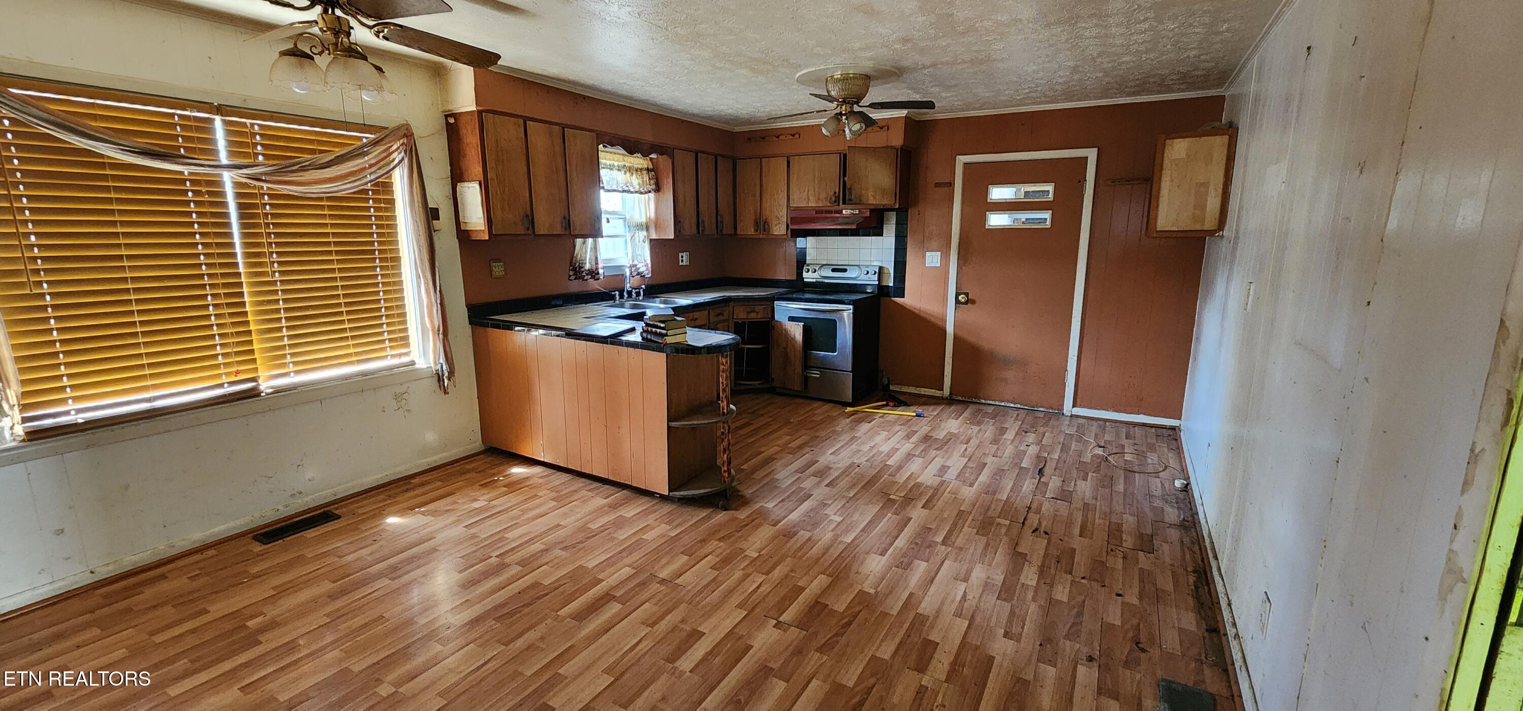 131 Duncan Lane Oneida, TN 37841 - Photo 12 of 24 20250328_144048