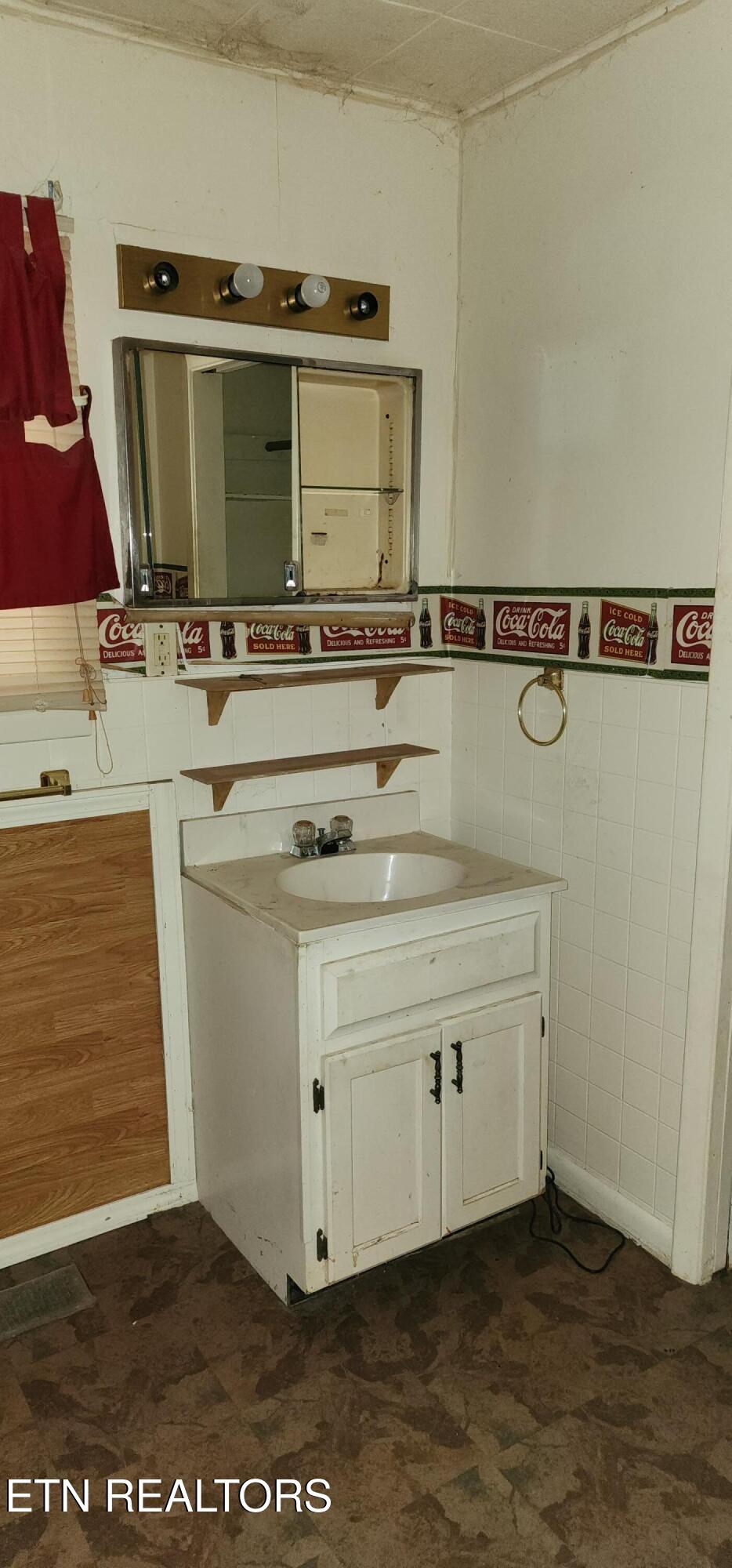 131 Duncan Lane Oneida, TN 37841 - Photo 15 of 24 20250328_144403