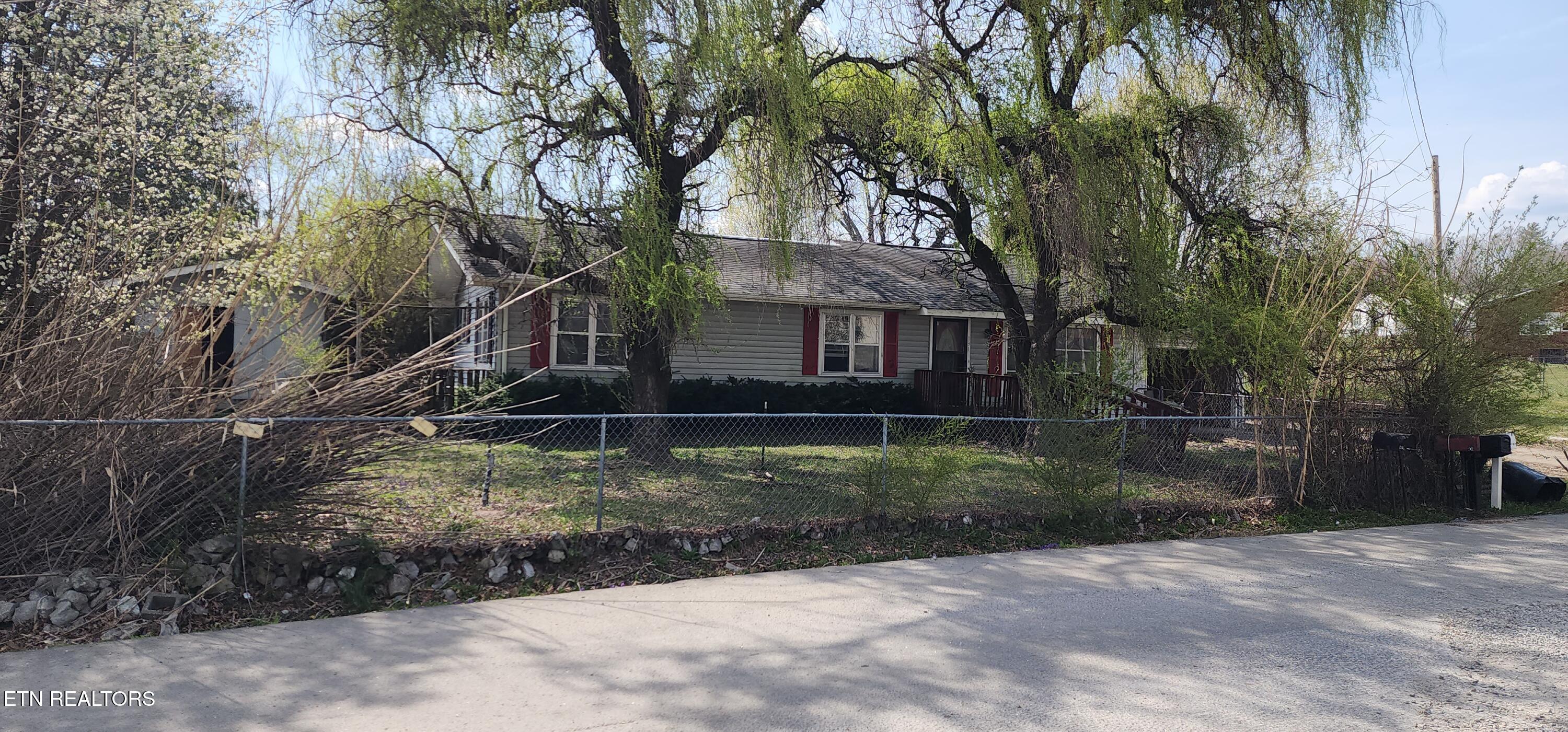 131 Duncan Lane Oneida, TN 37841 - Photo 2 of 24 20250328_150909