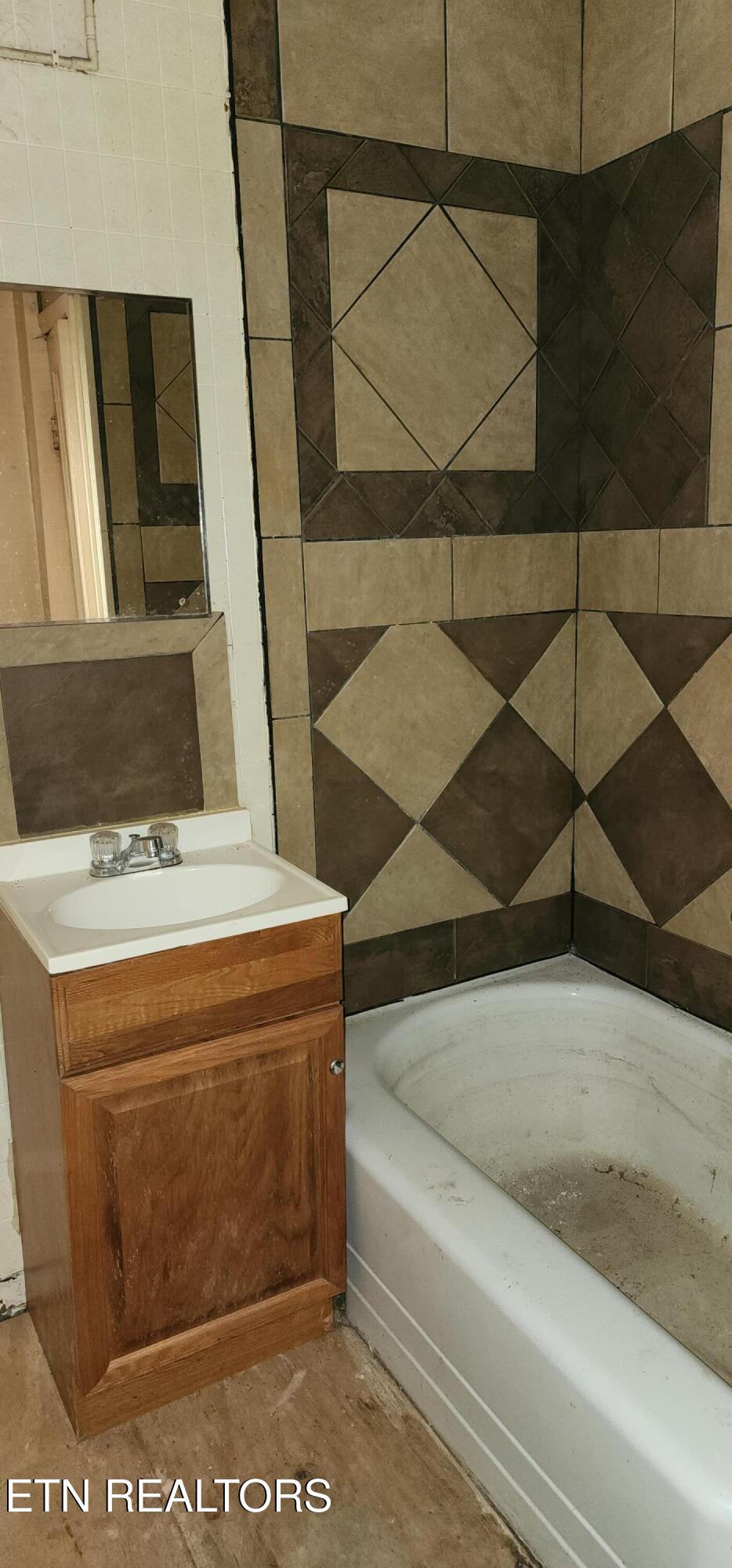 131 Duncan Lane Oneida, TN 37841 - Photo 23 of 24 20250328_144947