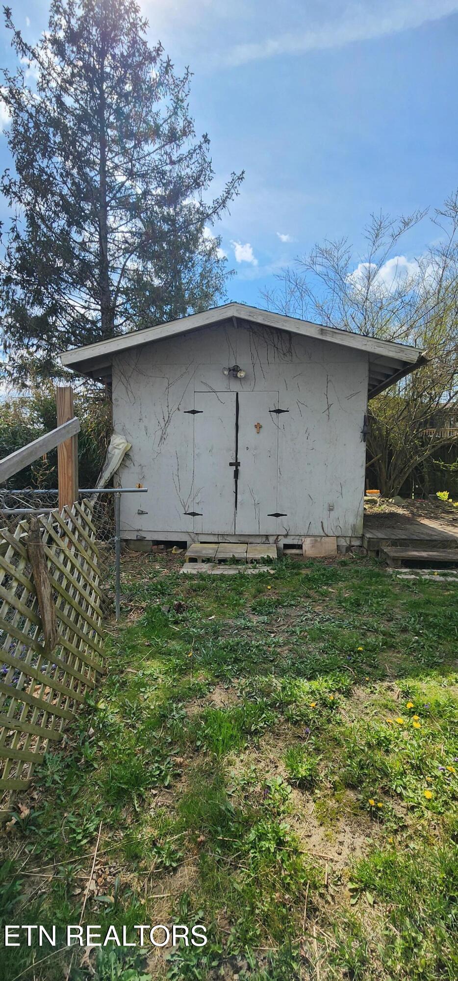 131 Duncan Lane Oneida, TN 37841 - Photo 7 of 24 20250328_151604