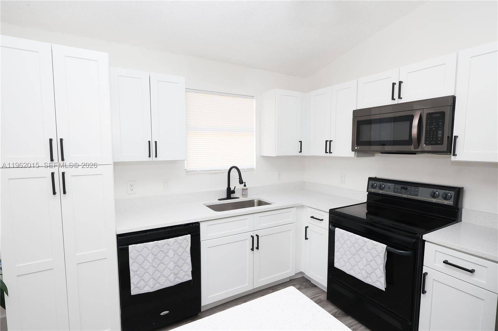 12972 Southwest 245th Street Homestead, FL 33032 - Photo 6 of 32