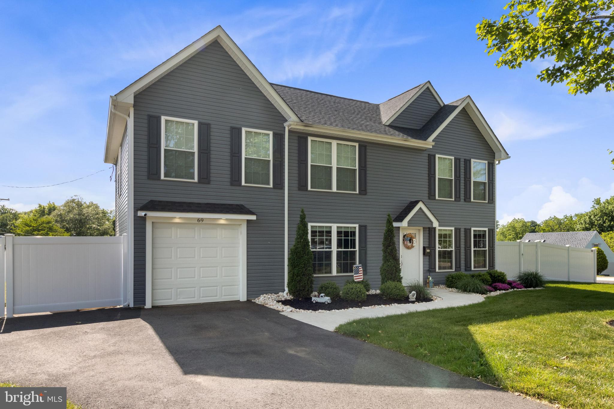 69 Towpath Road Levittown, PA 19056 - Photo 2 of 30