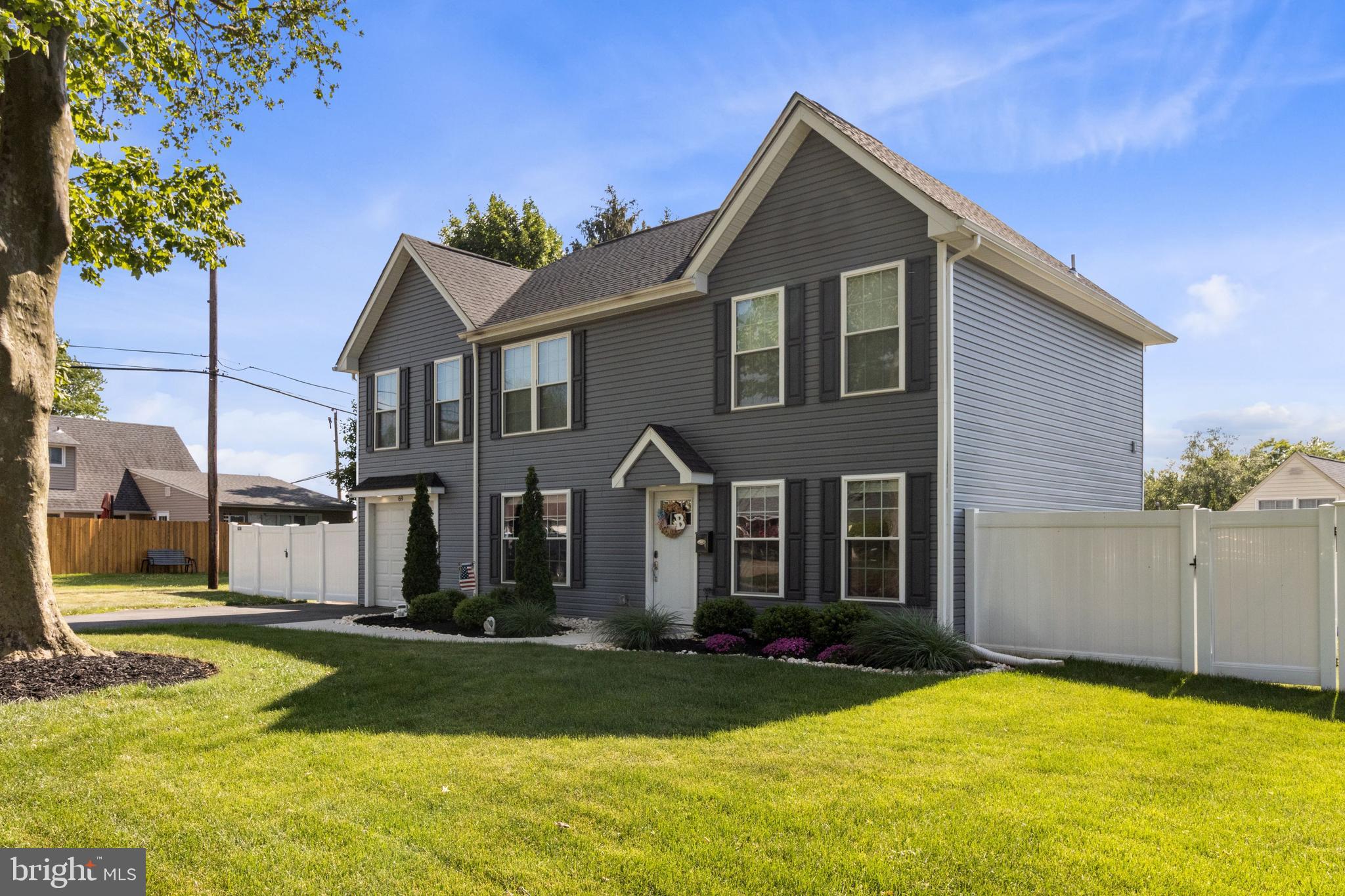 69 Towpath Road Levittown, PA 19056 - Photo 4 of 30
