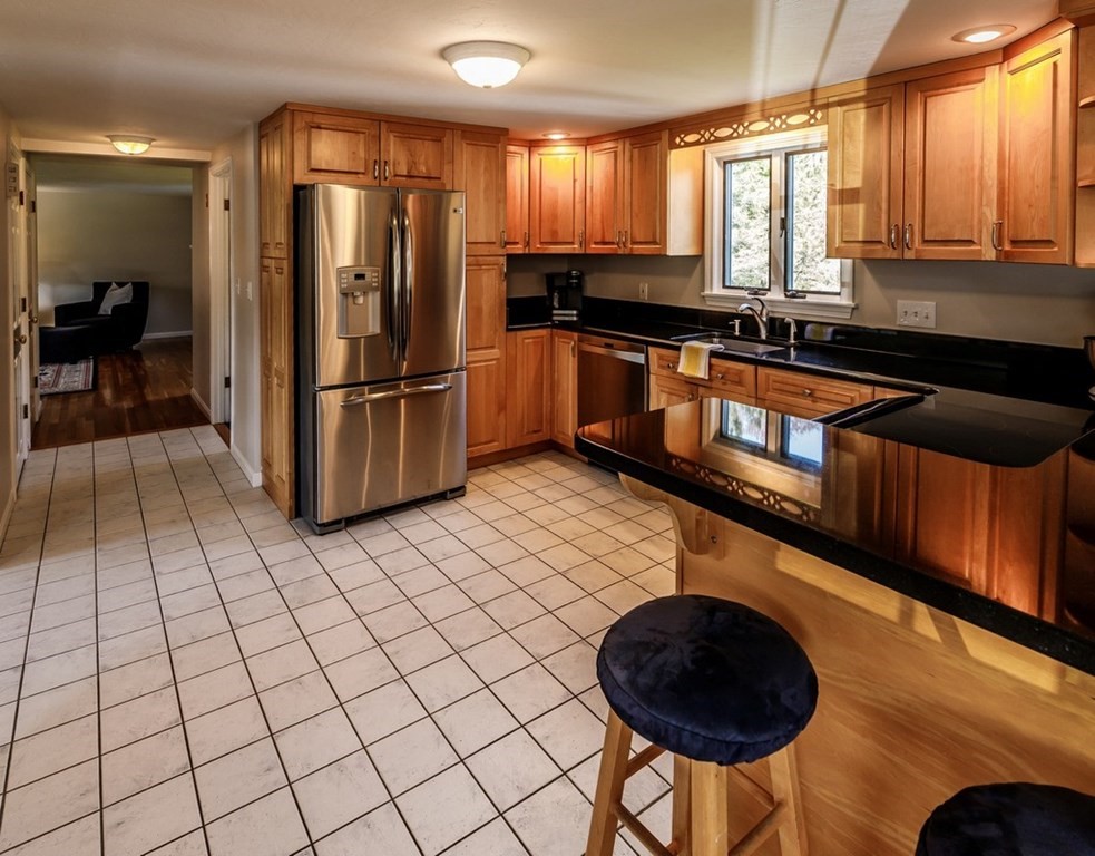 3 Mohawk Circle Westborough, MA 01581 - Photo 11 of 42