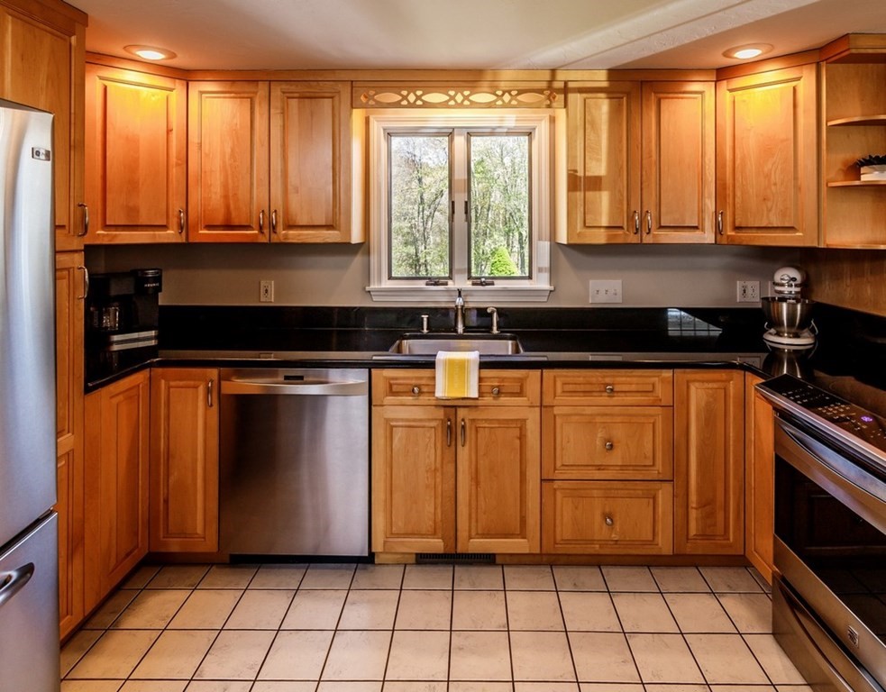 3 Mohawk Circle Westborough, MA 01581 - Photo 12 of 42