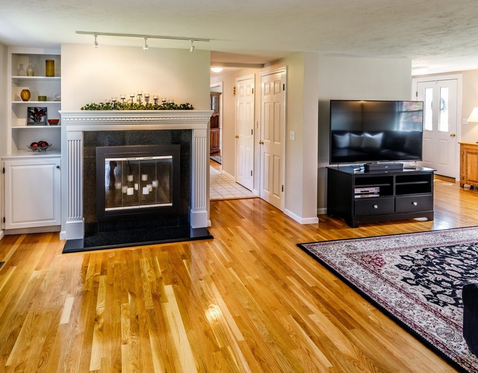 3 Mohawk Circle Westborough, MA 01581 - Photo 7 of 42