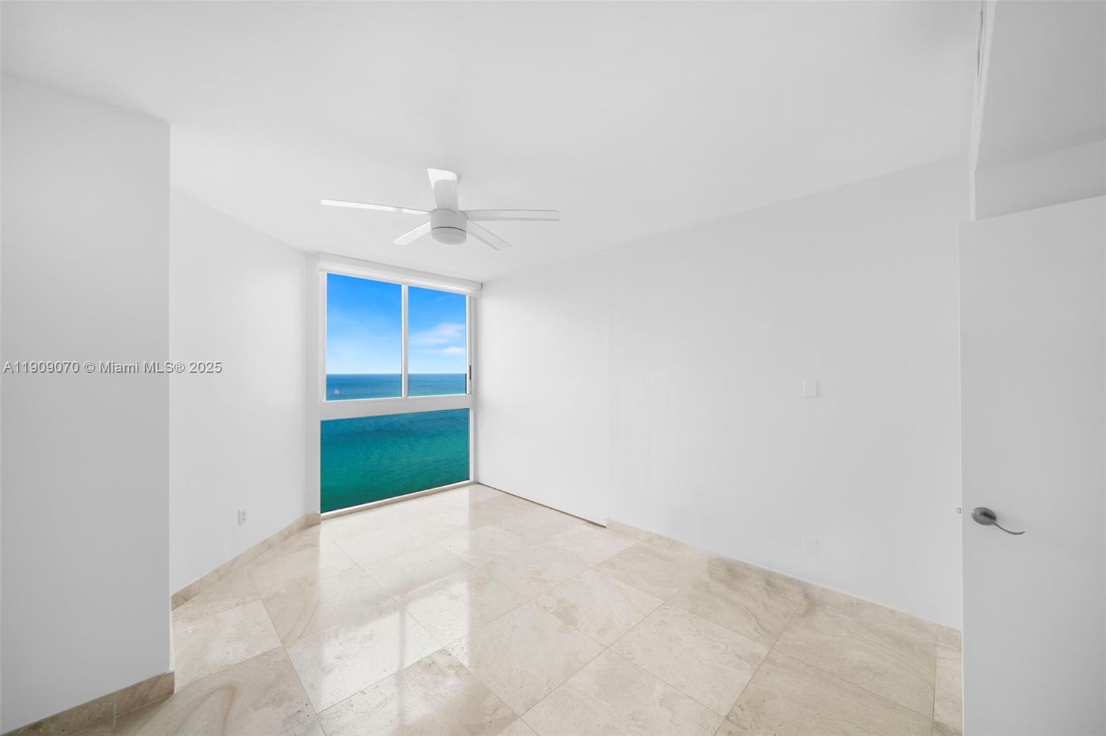 4775 Collins Avenue, Unit 1903 Miami Beach, FL 33140 - Photo 20 of 49 a view of entryway