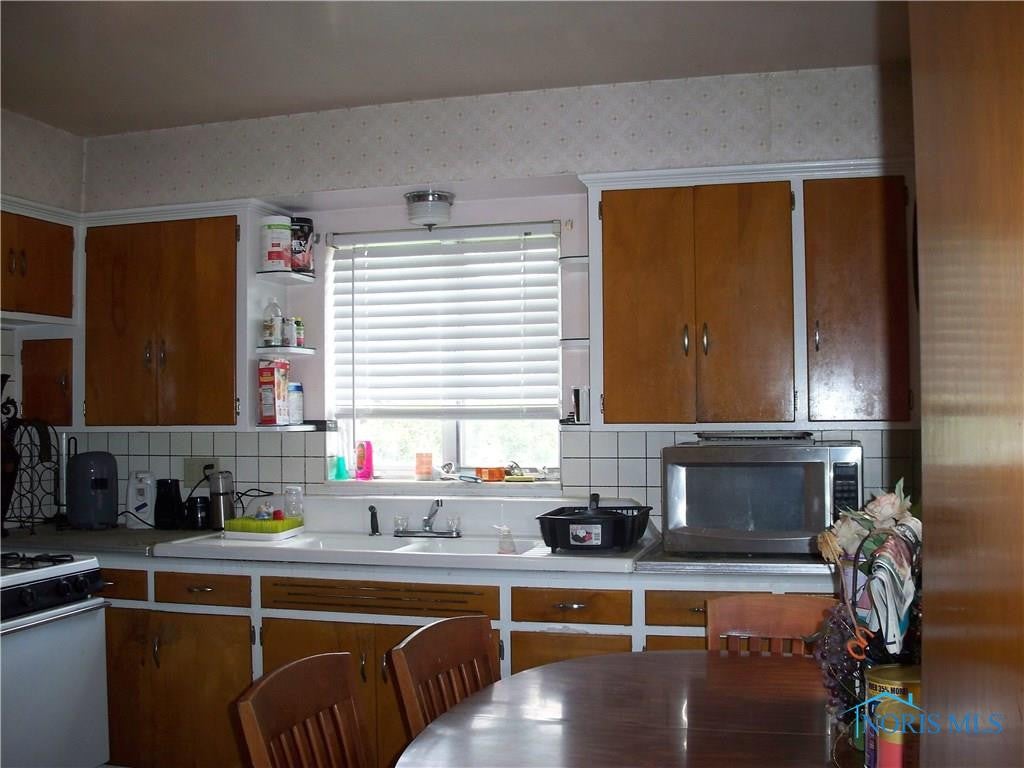 2266 Hinde Road Toledo, OH 43607 - Photo 5 of 14 Gallery Image 5