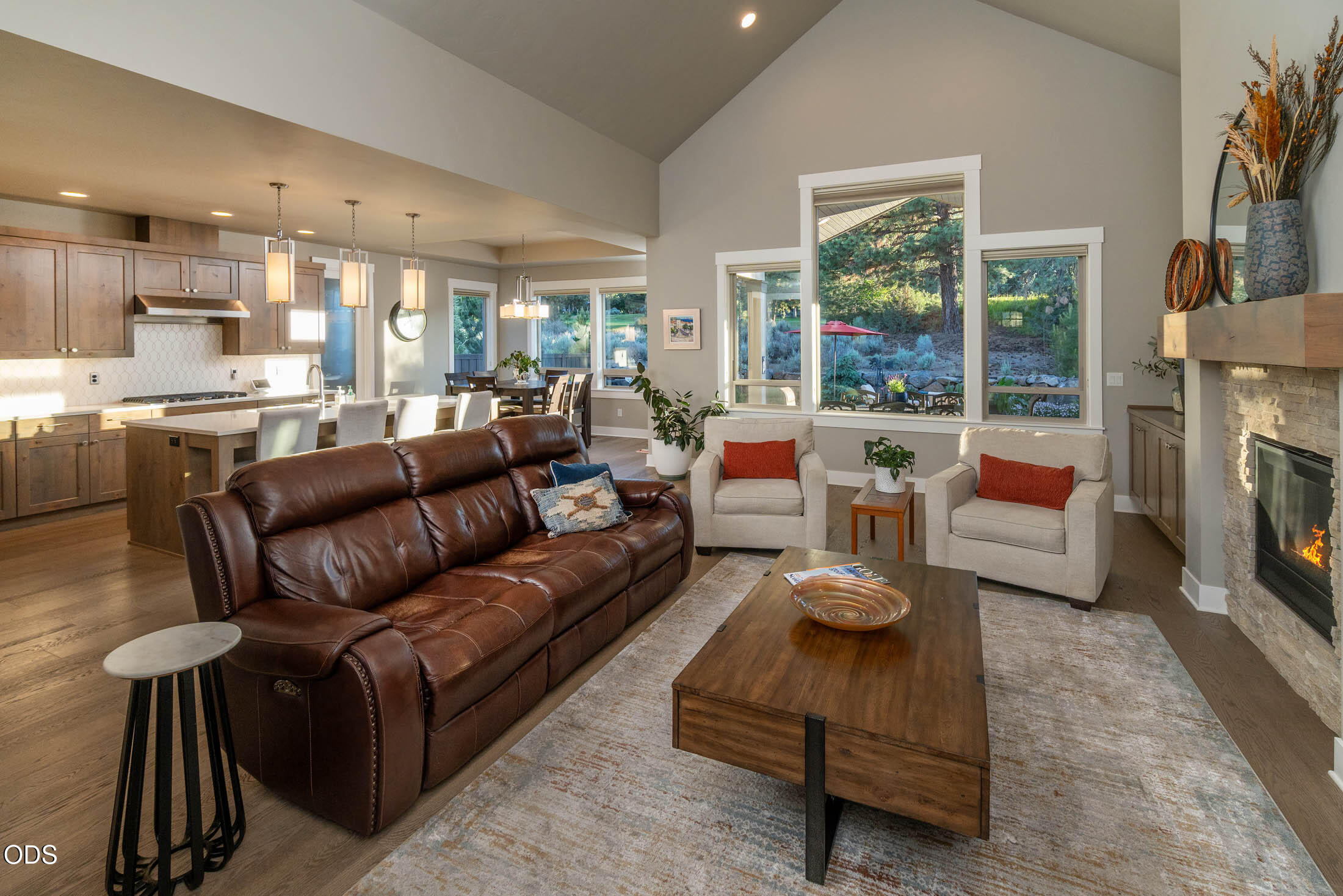 3087 Northwest Hidden Ridge Dr. Drive Bend, OR 97703 - Photo 5 of 32